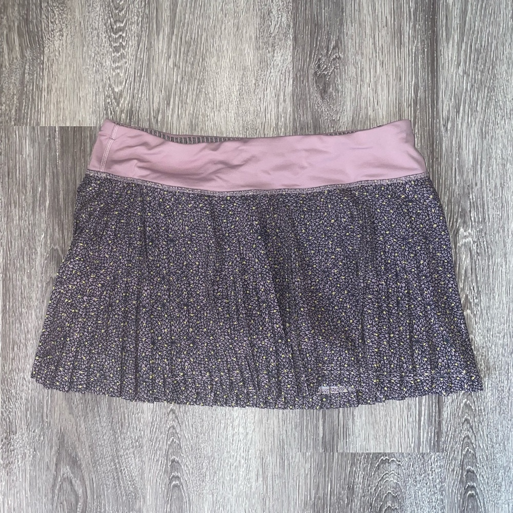 brand new without tags lululemon skirt , size 8 🎾